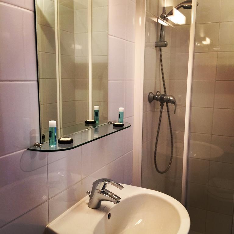 Hotel L'Estaminet Mazille Habitación foto